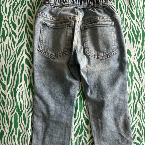 Gap denim jeans with elastic band -Size 2 years 
Toddler Boys-like new - Picture 2 of 3